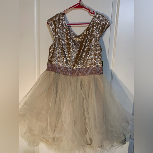 NWT Rose Gold Sequin short sleeve dress, size 13 - Picture 1 of 3